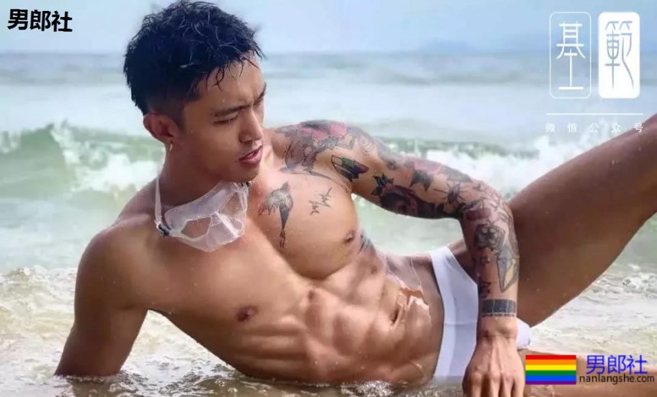 纹身 | 花臂大肌拍大片！浴室湿身包很大！ - 51虹马