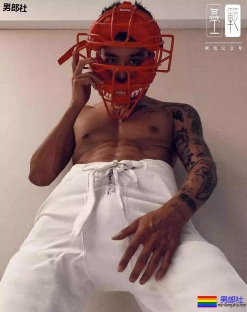 纹身 | 花臂大肌拍大片！浴室湿身包很大！ - 51虹马