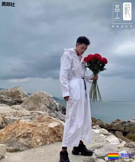 纹身 | 花臂大肌拍大片！浴室湿身包很大！ - 51虹马