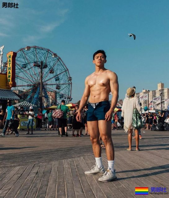 裤裆"跑火车"的ManBoy,野外拍摄激情大片,So Big! - 51虹马 裤裆"跑火车"的ManBoy,野外拍摄激情大片,So Big! - 51虹马