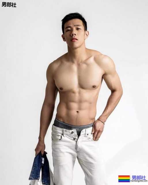 裤裆"跑火车"的ManBoy,野外拍摄激情大片,So Big! - 51虹马 裤裆"跑火车"的ManBoy,野外拍摄激情大片,So Big! - 51虹马