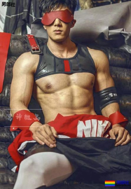 18线大胸长腿男模拍"字母风"写真，微博公开喊你叫霸霸！ - 51虹马