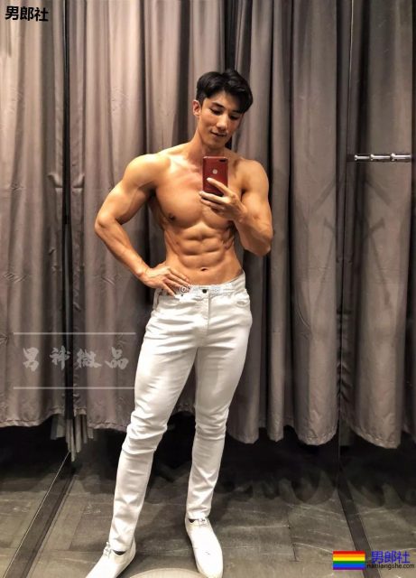 18线大胸长腿男模拍"字母风"写真，微博公开喊你叫霸霸！ - 51虹马