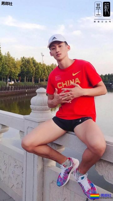 体育生穿齐蛋小短裤！太可以了！ - 51虹马