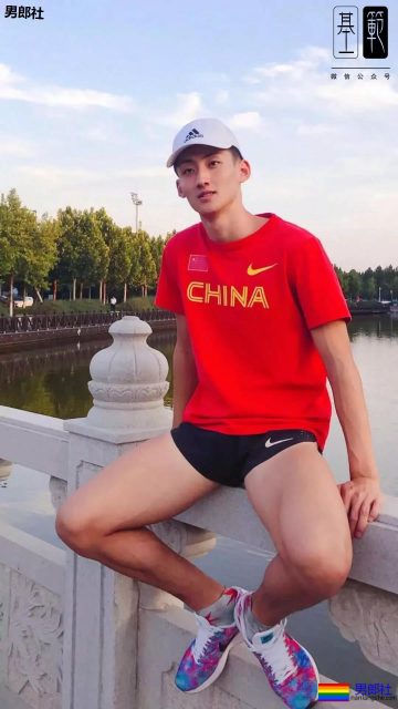 体育生穿齐蛋小短裤！太可以了！ - 51虹马