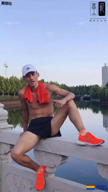 体育生穿齐蛋小短裤！太可以了！ - 51虹马