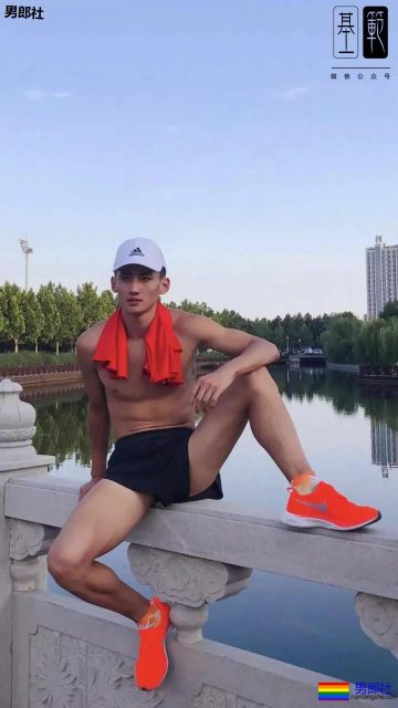 体育生穿齐蛋小短裤！太可以了！ - 51虹马