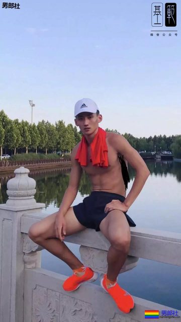 体育生穿齐蛋小短裤！太可以了！ - 51虹马