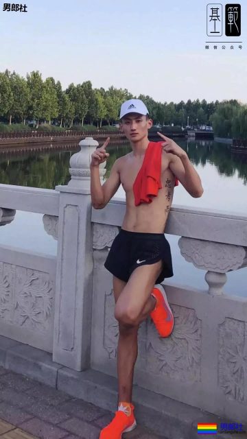 体育生穿齐蛋小短裤！太可以了！ - 51虹马