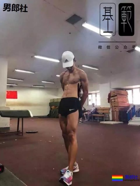 体育生穿齐蛋小短裤！太可以了！ - 51虹马