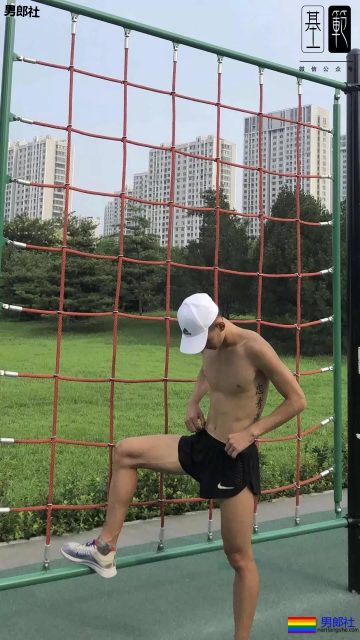 体育生穿齐蛋小短裤！太可以了！ - 51虹马