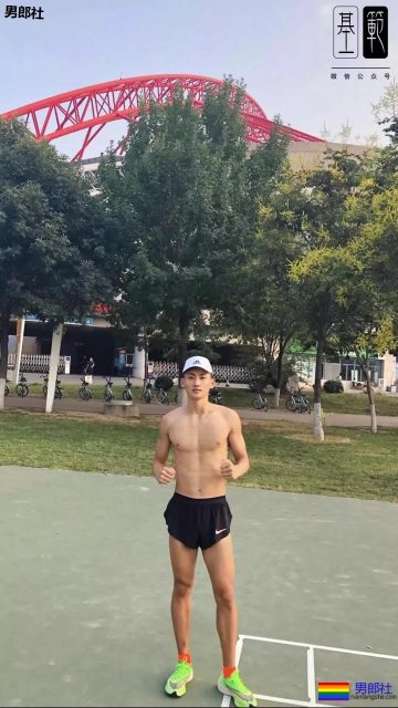 体育生穿齐蛋小短裤！太可以了！ - 51虹马