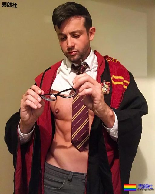 万圣节已经被这些肌肉男玩坏了... - 51虹马 万圣节已经被这些肌肉男玩坏了... - 51虹马