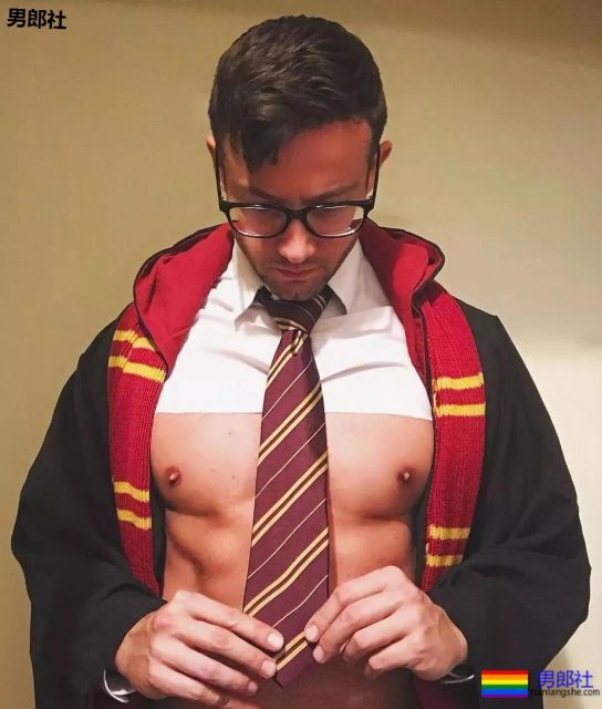 万圣节已经被这些肌肉男玩坏了... - 51虹马 万圣节已经被这些肌肉男玩坏了... - 51虹马