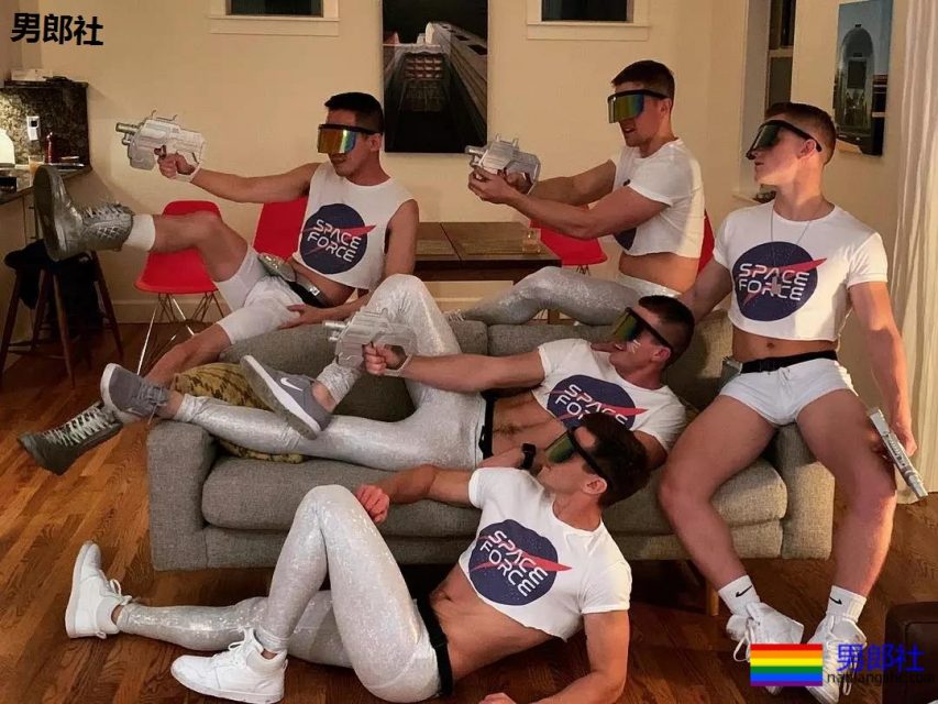 万圣节已经被这些肌肉男玩坏了... - 51虹马 万圣节已经被这些肌肉男玩坏了... - 51虹马