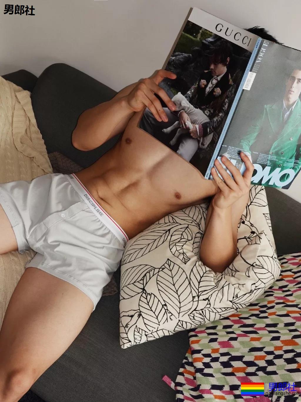 被金主翻牌子的筋肉男模！上演性感大戏！ - 51虹马