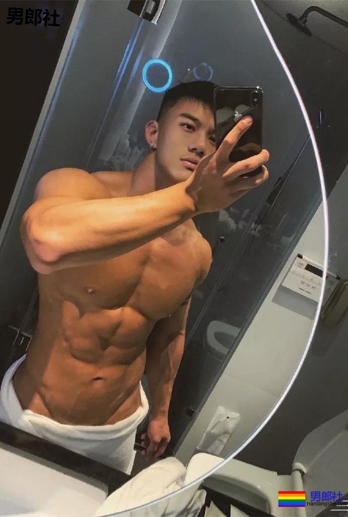 被金主翻牌子的筋肉男模！上演性感大戏！ - 51虹马