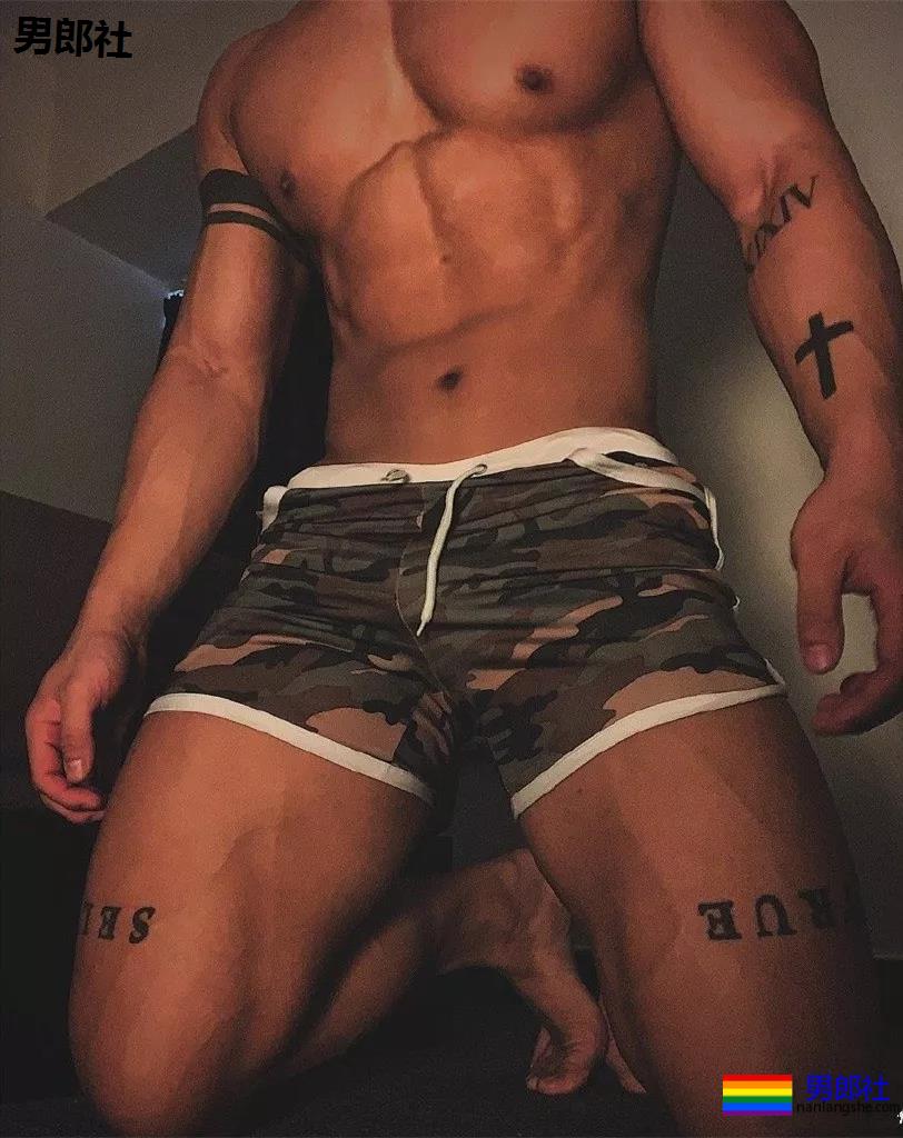 被金主翻牌子的筋肉男模！上演性感大戏！ - 51虹马