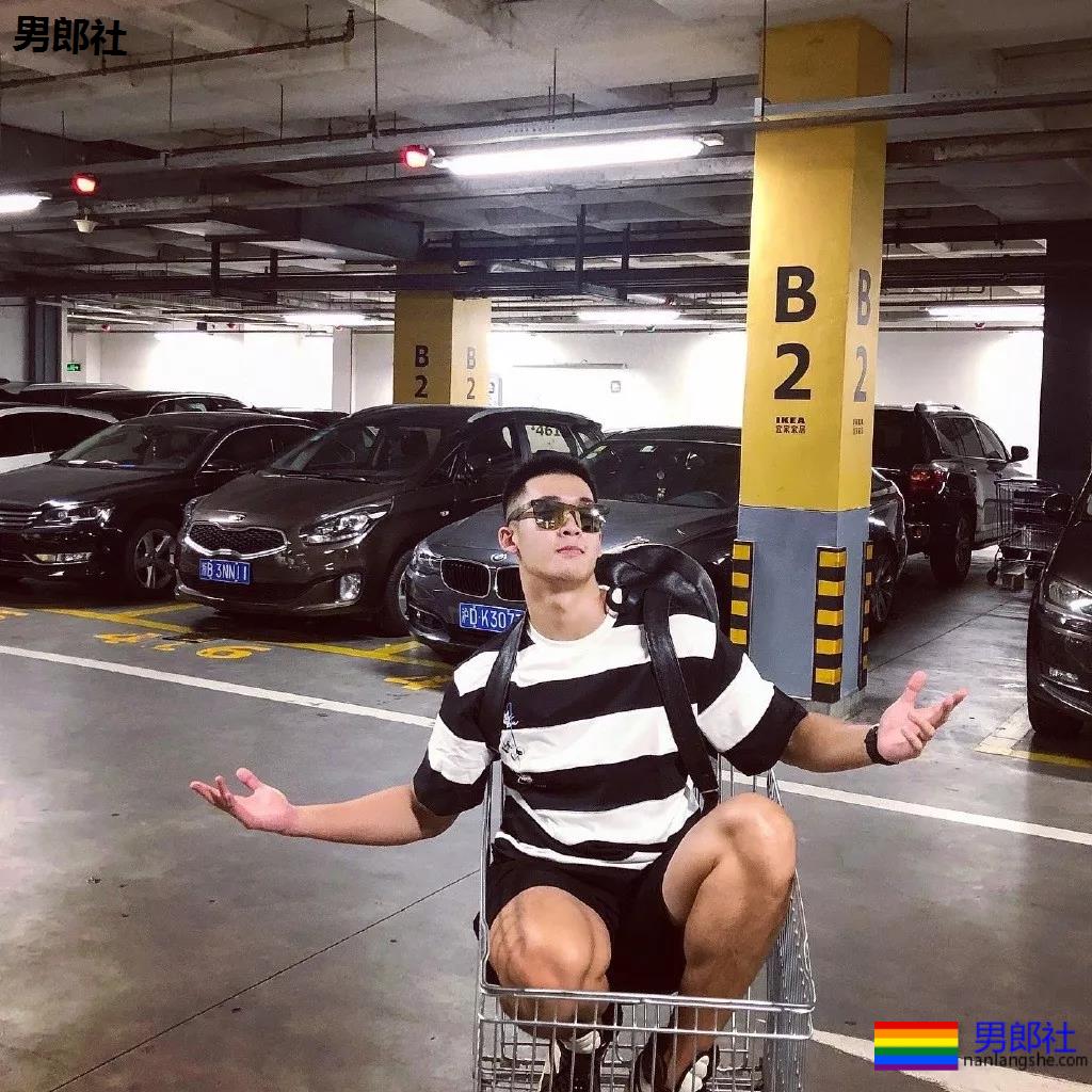 192大粗腿篮球体育生,拍照总爱岔开腿,是不是你的1? - 51虹马 192大粗腿篮球体育生,拍照总爱岔开腿,是不是你的1? - 51虹马