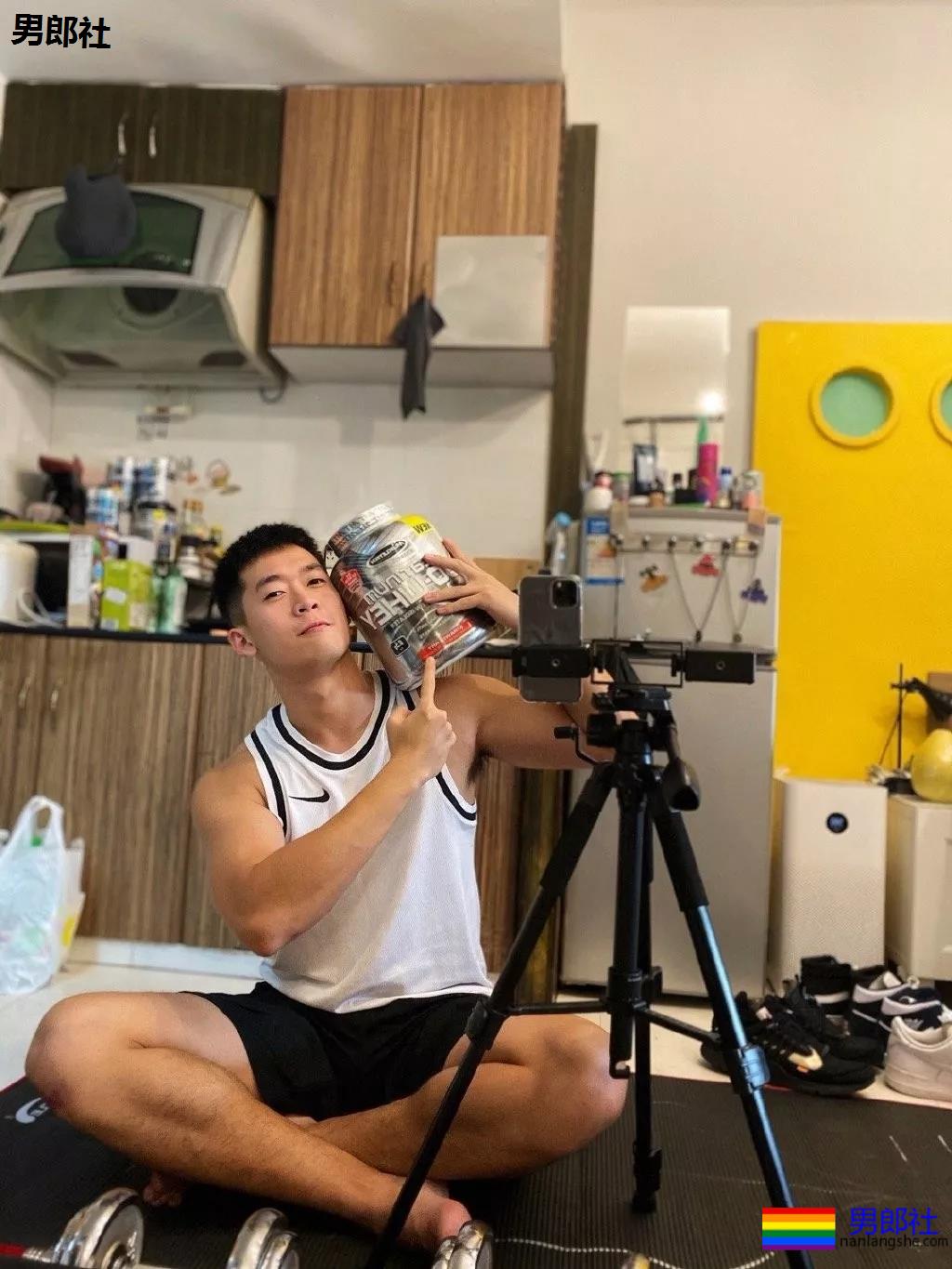 192大粗腿篮球体育生,拍照总爱岔开腿,是不是你的1? - 51虹马 192大粗腿篮球体育生,拍照总爱岔开腿,是不是你的1? - 51虹马