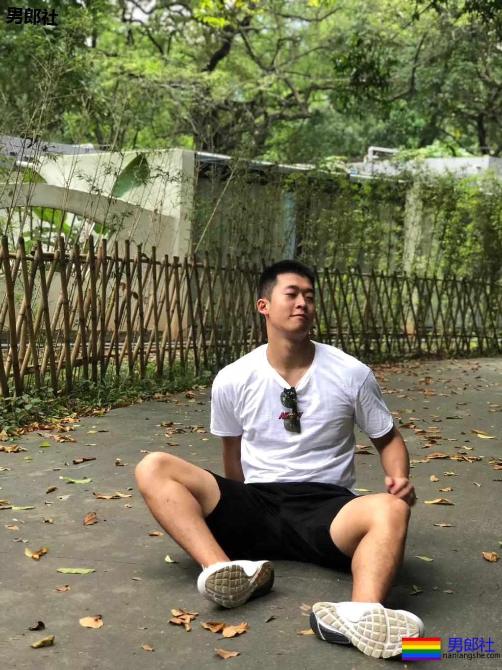 192大粗腿篮球体育生,拍照总爱岔开腿,是不是你的1? - 51虹马 192大粗腿篮球体育生,拍照总爱岔开腿,是不是你的1? - 51虹马