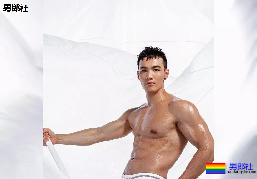 13位当红肌肉小狼狗只穿内裤出镜，每一个都风情万种！该补充营养了！ - 51虹马