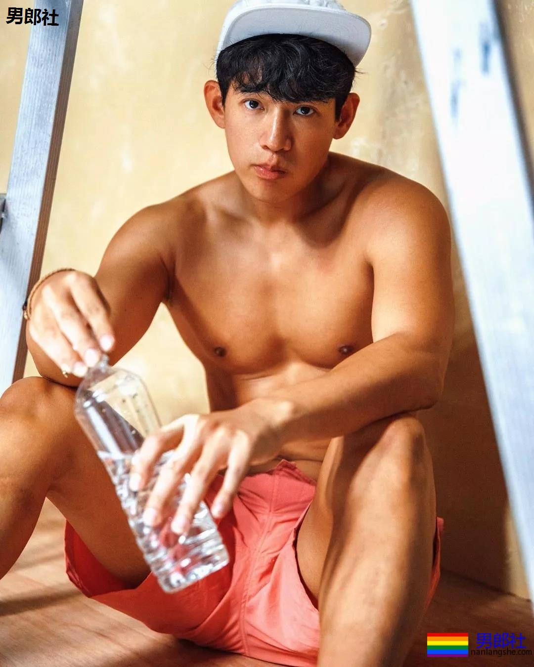 13位当红肌肉小狼狗只穿内裤出镜，每一个都风情万种！该补充营养了！ - 51虹马