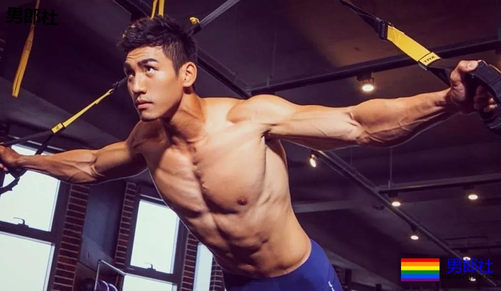 13位当红肌肉小狼狗只穿内裤出镜，每一个都风情万种！该补充营养了！ - 51虹马