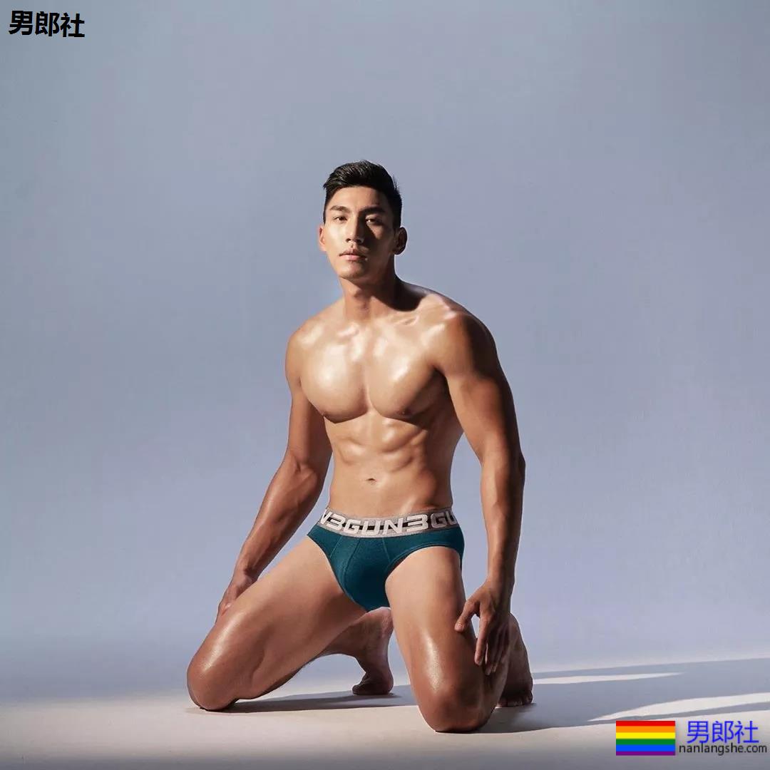 13位当红肌肉小狼狗只穿内裤出镜，每一个都风情万种！该补充营养了！ - 51虹马