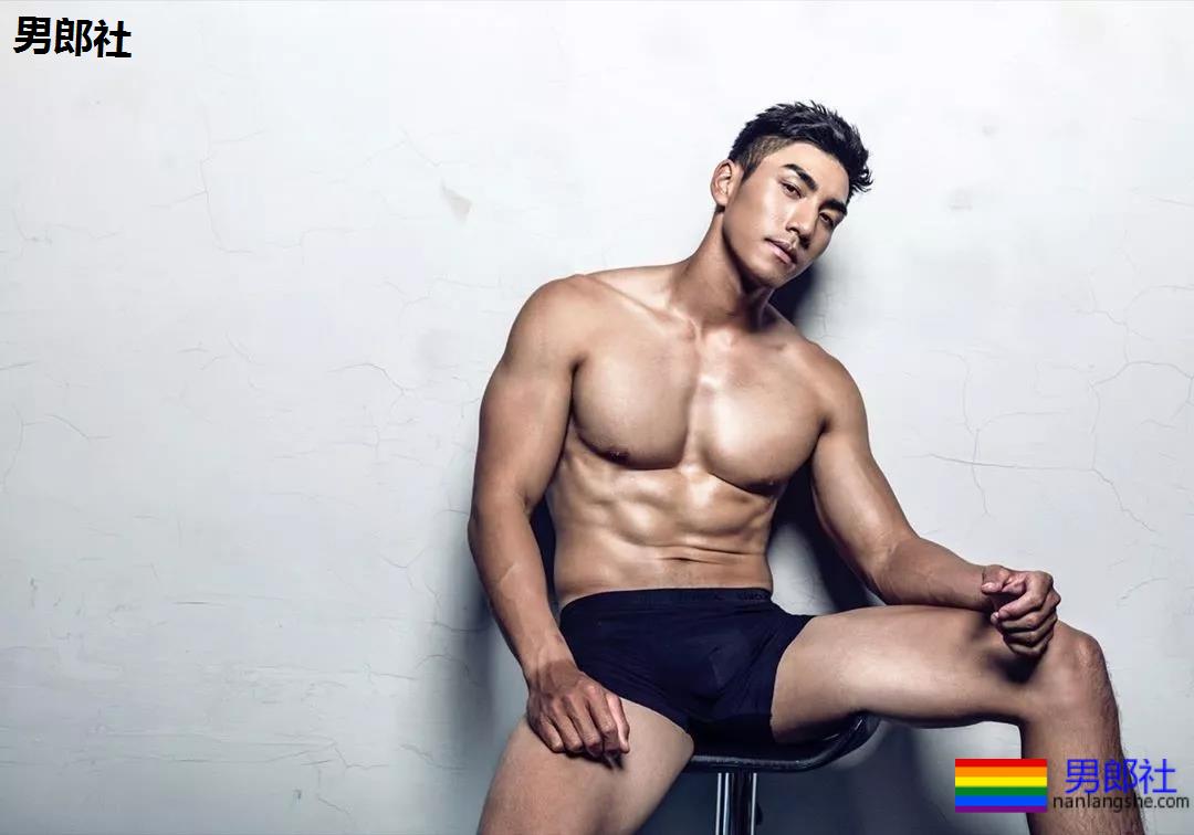 13位当红肌肉小狼狗只穿内裤出镜，每一个都风情万种！该补充营养了！ - 51虹马