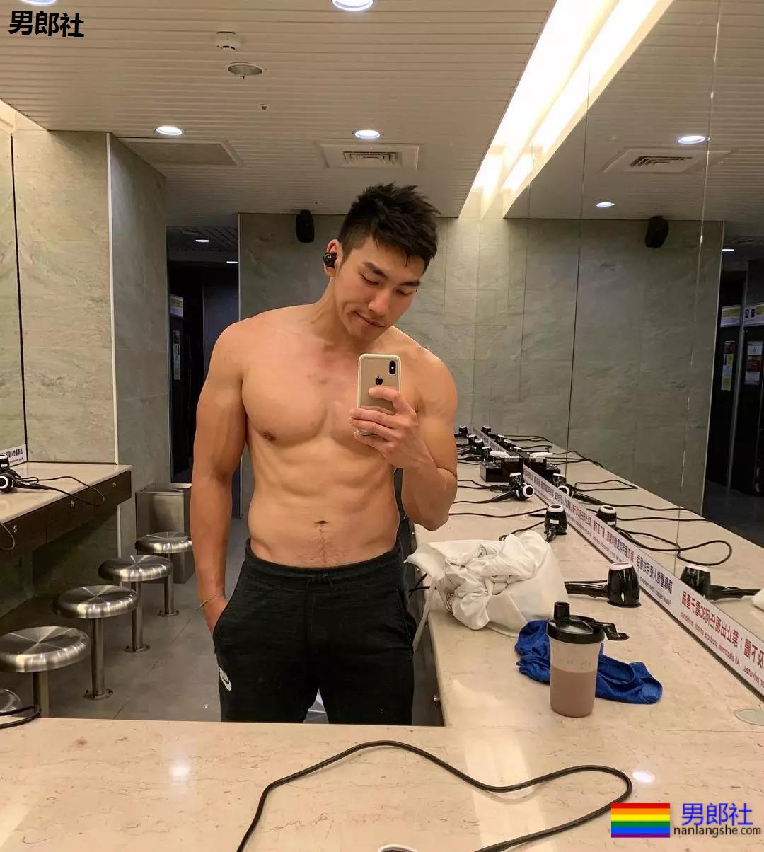 13位当红肌肉小狼狗只穿内裤出镜，每一个都风情万种！该补充营养了！ - 51虹马