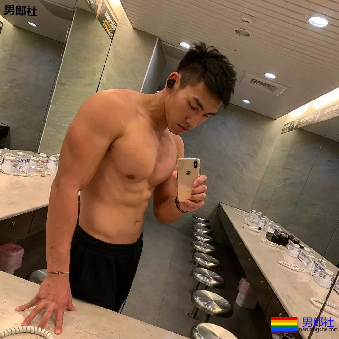 13位当红肌肉小狼狗只穿内裤出镜，每一个都风情万种！该补充营养了！ - 51虹马