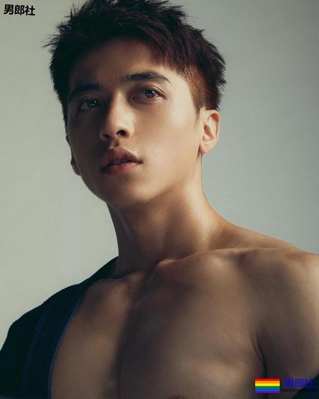 13位当红肌肉小狼狗只穿内裤出镜，每一个都风情万种！该补充营养了！ - 51虹马