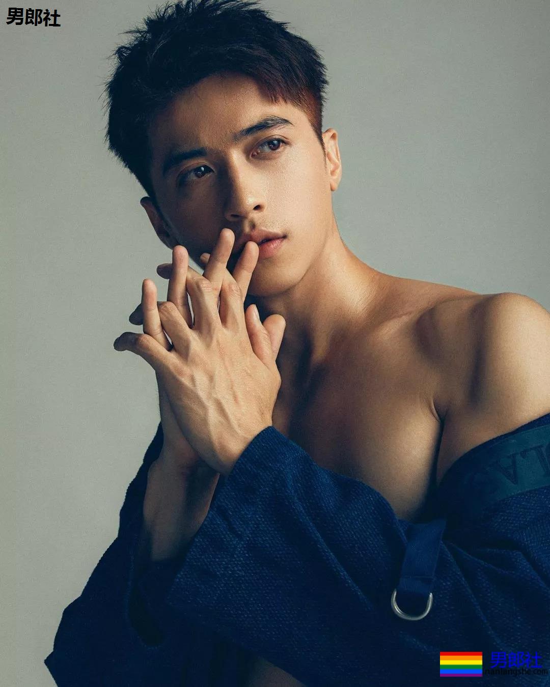 13位当红肌肉小狼狗只穿内裤出镜，每一个都风情万种！该补充营养了！ - 51虹马