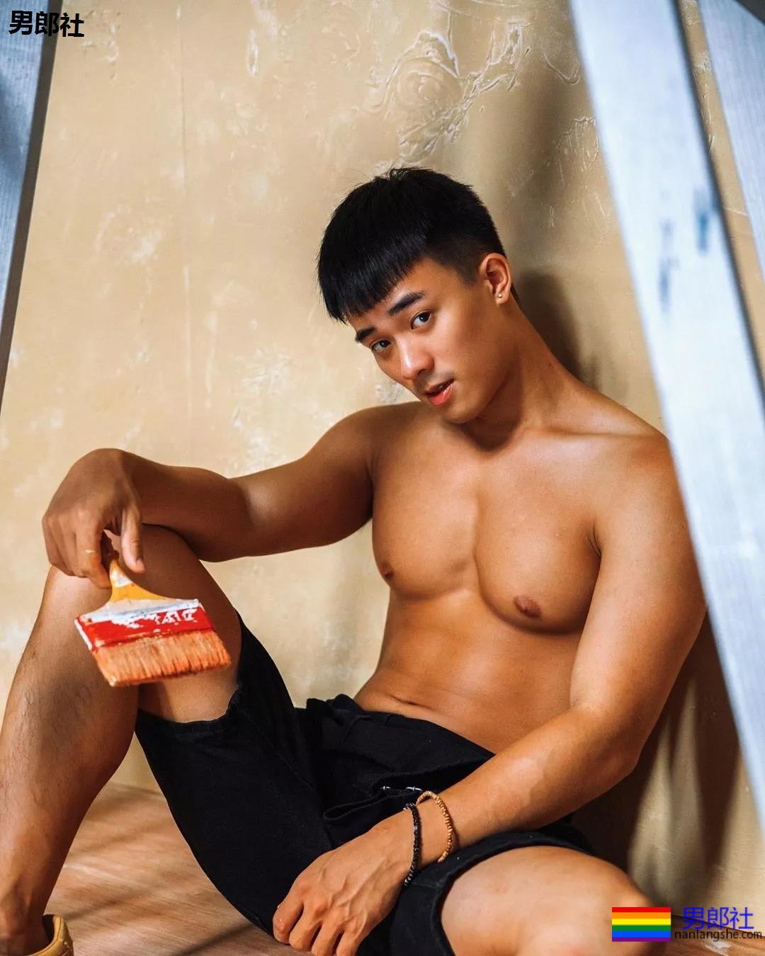 13位当红肌肉小狼狗只穿内裤出镜，每一个都风情万种！该补充营养了！ - 51虹马