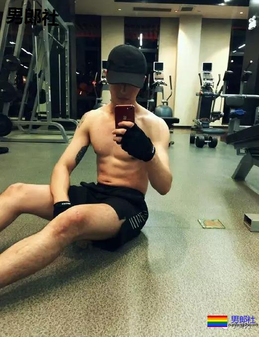 许魏洲竟然有六块腹肌？ - 51虹马