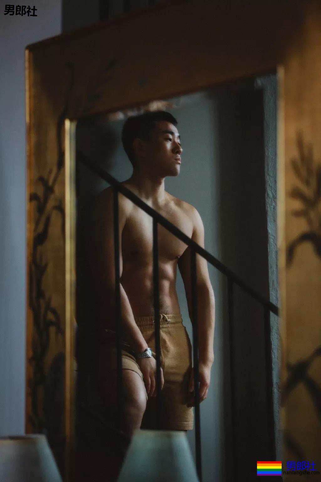 前^后^翘运动男又双叒叕发新照！蜜桃臀忠犬小哥大腿力量MAX! - 51虹马