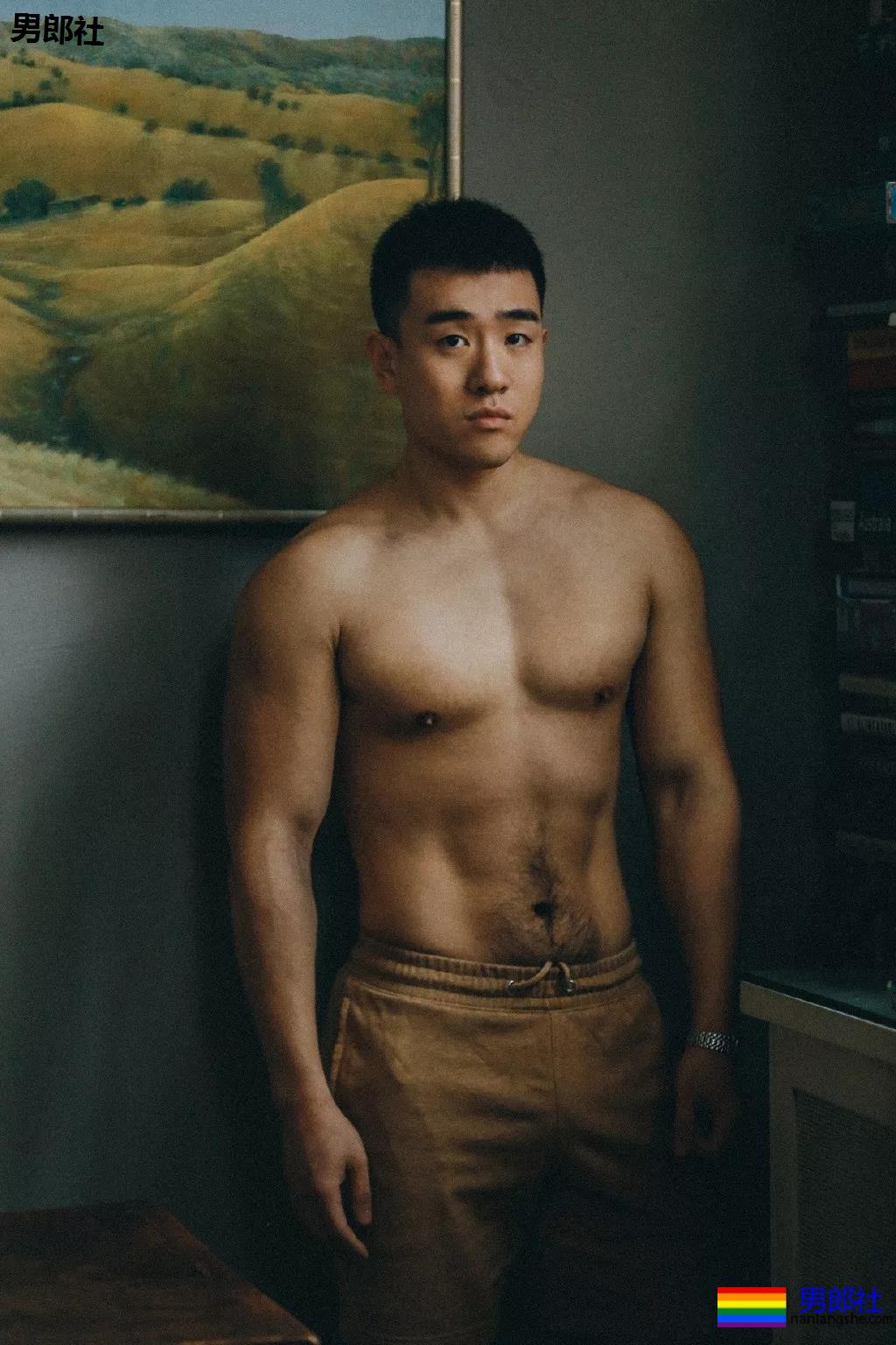 前^后^翘运动男又双叒叕发新照！蜜桃臀忠犬小哥大腿力量MAX! - 51虹马