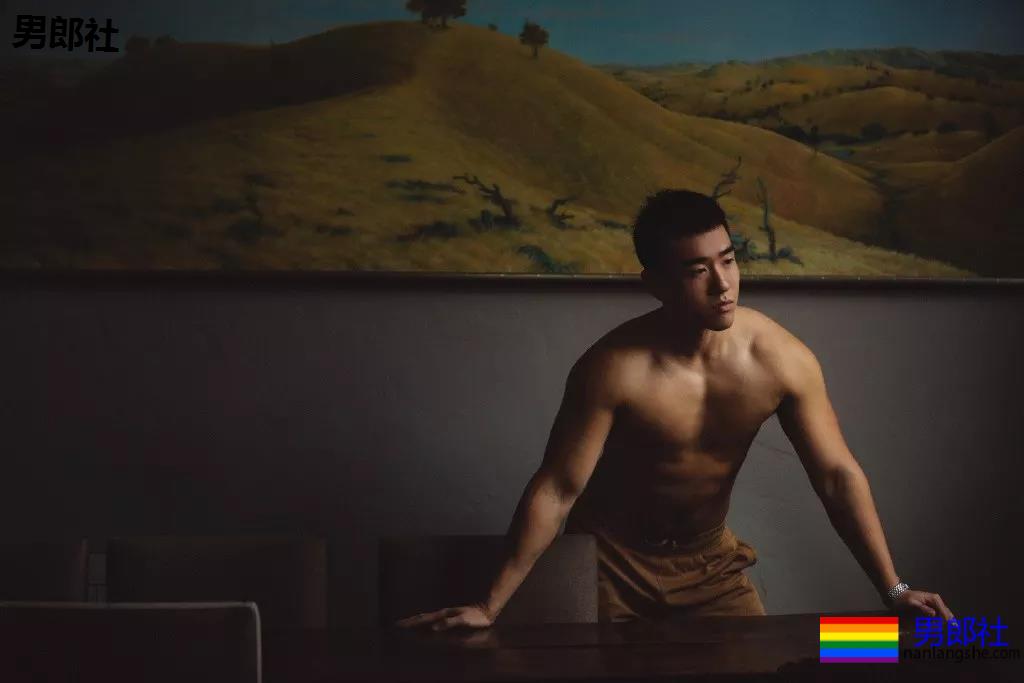 前^后^翘运动男又双叒叕发新照！蜜桃臀忠犬小哥大腿力量MAX! - 51虹马