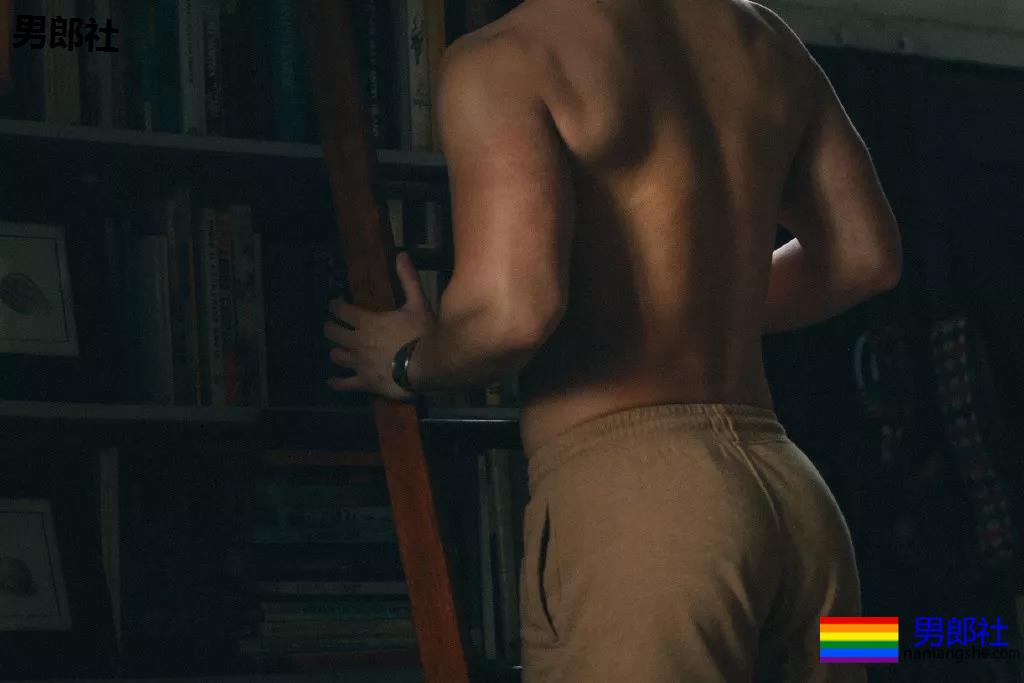 前^后^翘运动男又双叒叕发新照！蜜桃臀忠犬小哥大腿力量MAX! - 51虹马