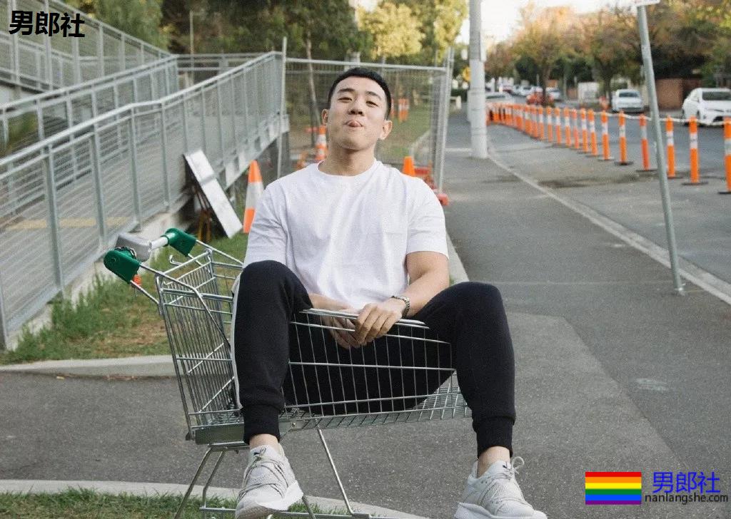 前^后^翘运动男又双叒叕发新照！蜜桃臀忠犬小哥大腿力量MAX! - 51虹马