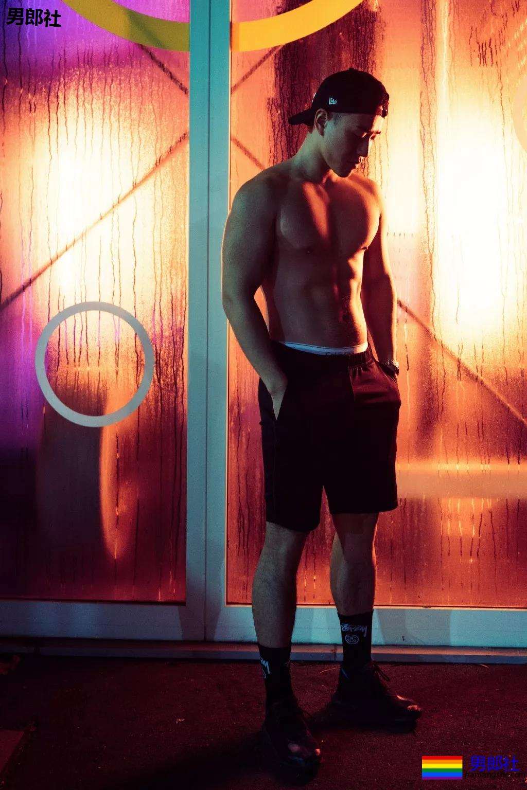 前^后^翘运动男又双叒叕发新照！蜜桃臀忠犬小哥大腿力量MAX! - 51虹马