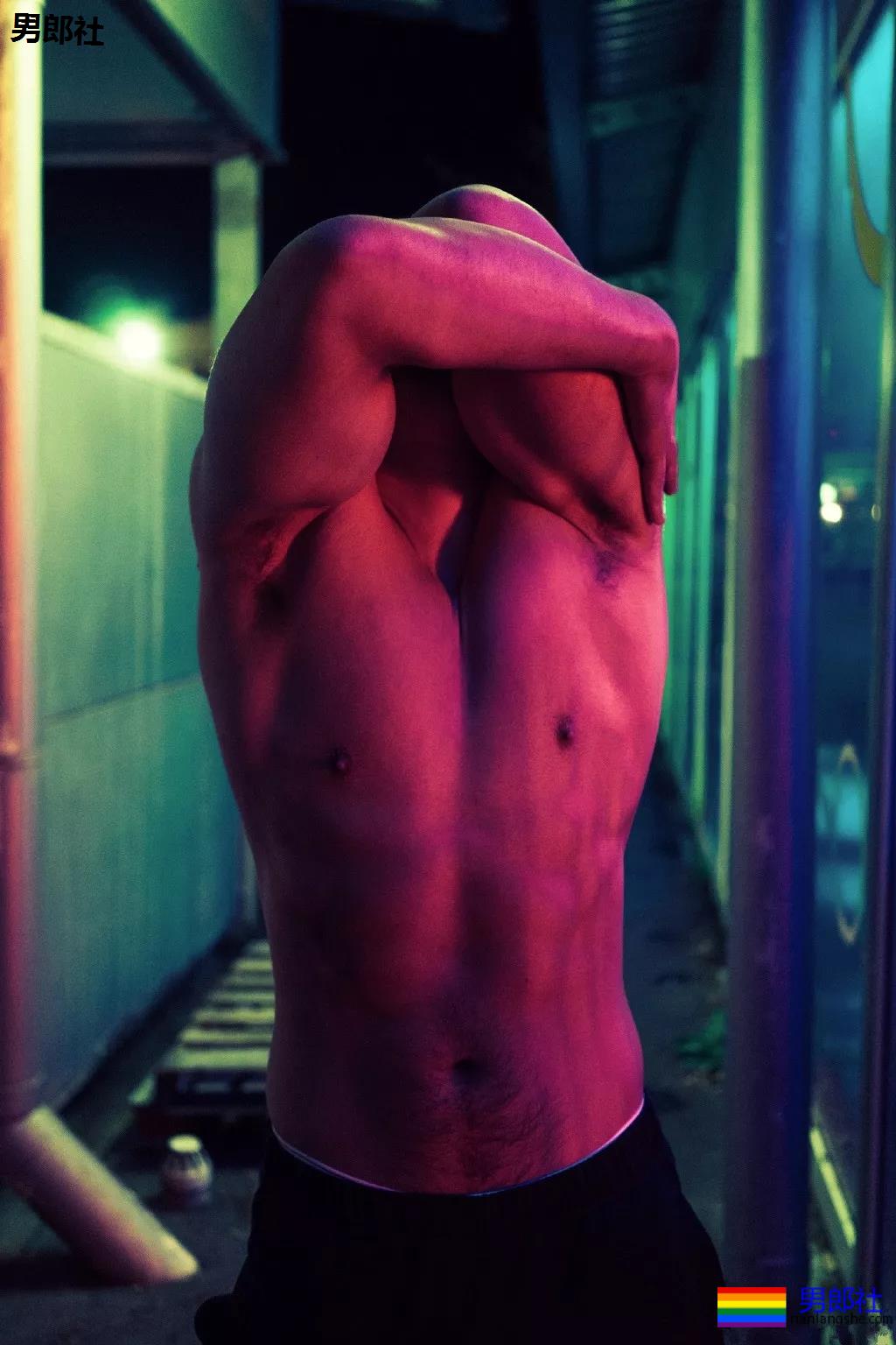 前^后^翘运动男又双叒叕发新照！蜜桃臀忠犬小哥大腿力量MAX! - 51虹马