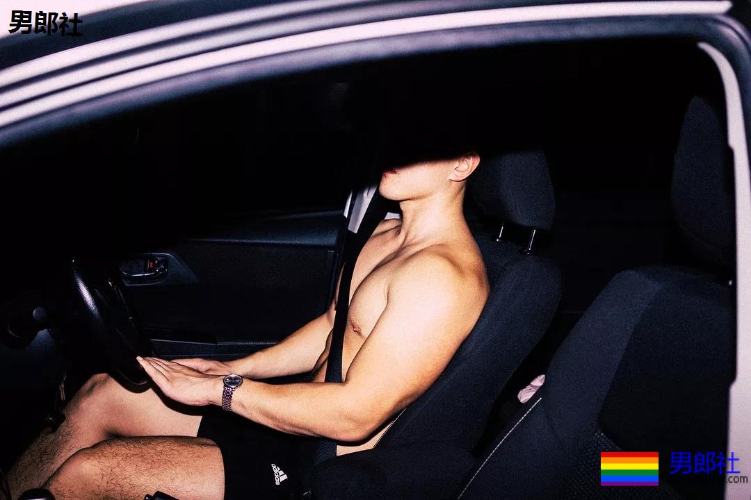 前^后^翘运动男又双叒叕发新照！蜜桃臀忠犬小哥大腿力量MAX! - 51虹马