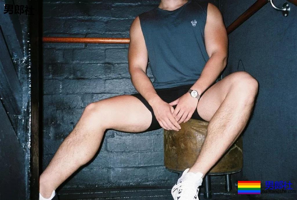 前^后^翘运动男又双叒叕发新照！蜜桃臀忠犬小哥大腿力量MAX! - 51虹马