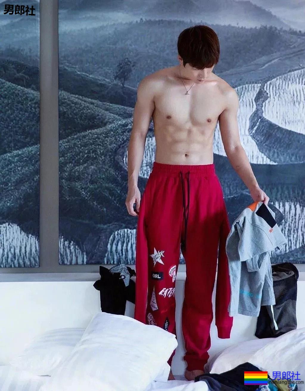 郭敬明御用的帅哥!谁才是最得宠的"后宫"之主?? - 51虹马 郭敬明御用的帅哥!谁才是最得宠的"后宫"之主?? - 51虹马