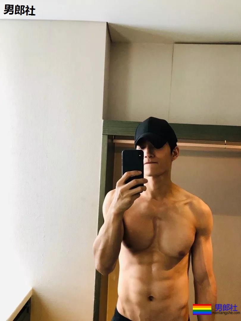 郭敬明御用的帅哥!谁才是最得宠的"后宫"之主?? - 51虹马 郭敬明御用的帅哥!谁才是最得宠的"后宫"之主?? - 51虹马