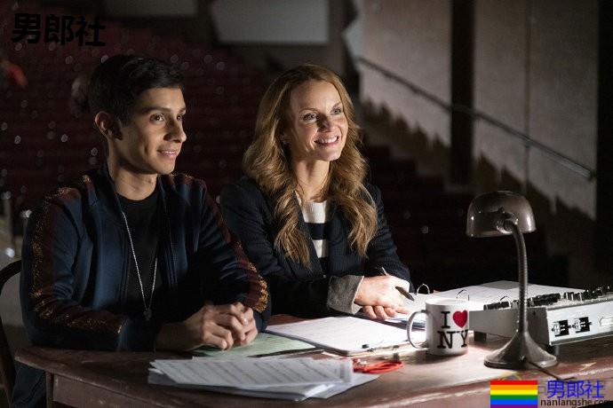 迪士尼“歌舞青春”系列终于有了一个青少年gay角色 - 51虹马 迪士尼“歌舞青春”系列终于有了一个青少年gay角色 - 51虹马