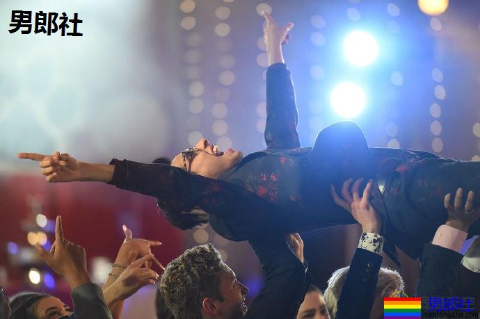 迪士尼“歌舞青春”系列终于有了一个青少年gay角色 - 51虹马 迪士尼“歌舞青春”系列终于有了一个青少年gay角色 - 51虹马