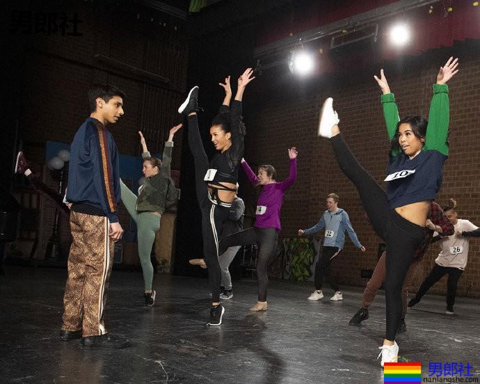 迪士尼“歌舞青春”系列终于有了一个青少年gay角色 - 51虹马 迪士尼“歌舞青春”系列终于有了一个青少年gay角色 - 51虹马